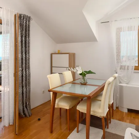 Znjan - Sea View Oda ve Kahvaltı Split